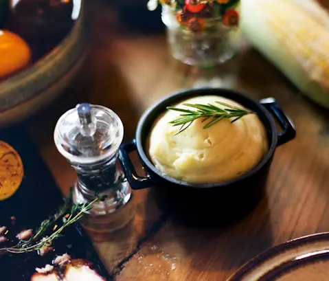 Интерьер с&nbsp;акцентом на&nbsp;натуральные
материалы и&nbsp;русские мотивы