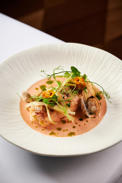 Голубец из романо, диким лососем, креветками и сельдереем